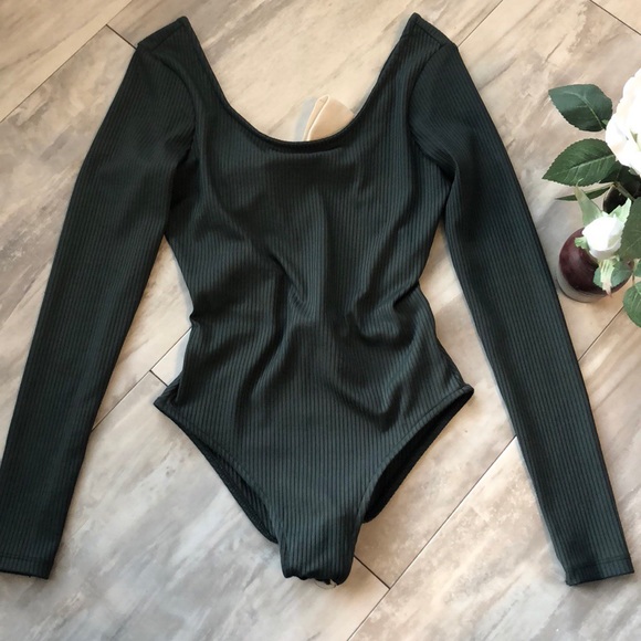 TOPSHOP Backless Bowtie Bodysuit - Picture 2 of 3